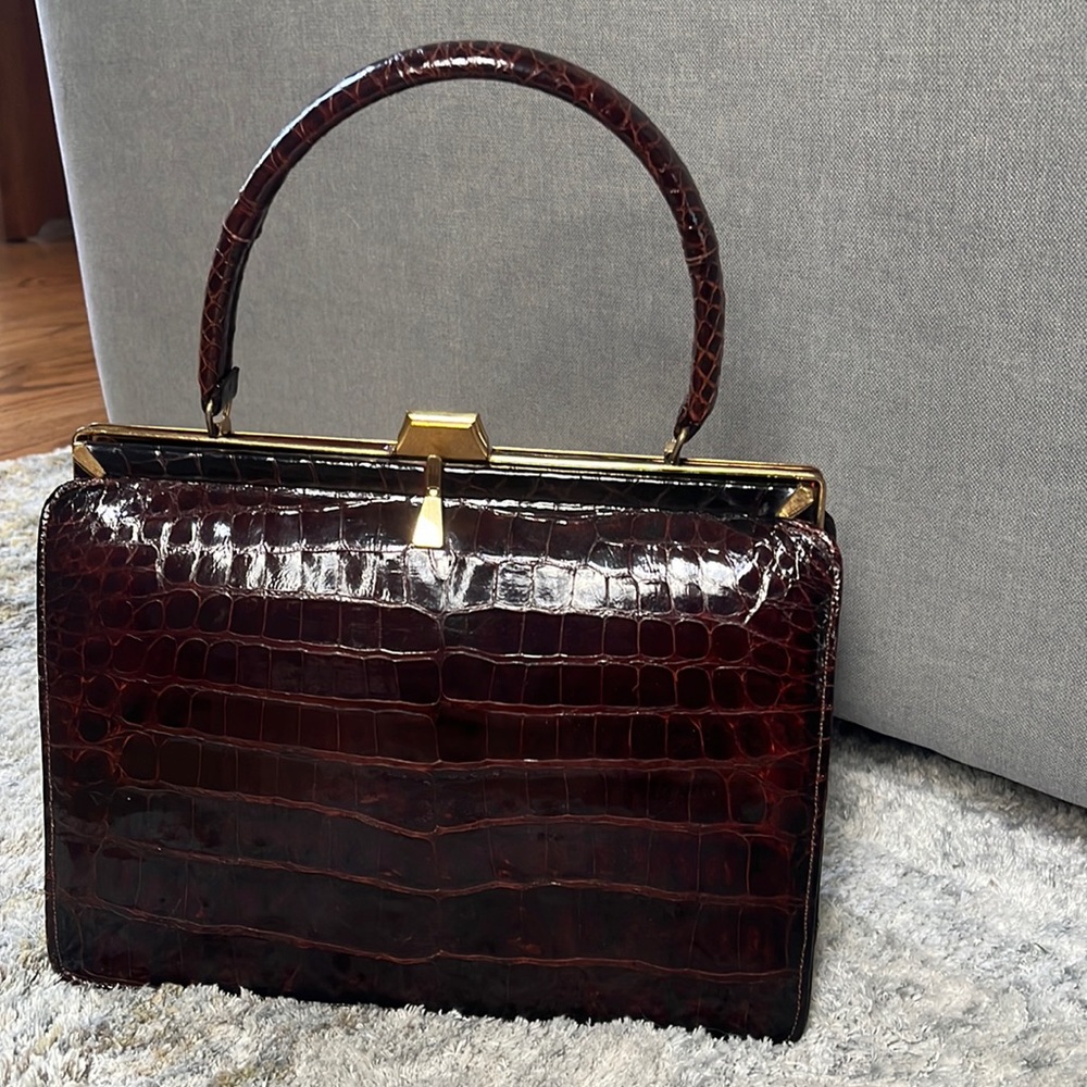 BELLESTONE PURSE vintage 1950's. Alligator pattern